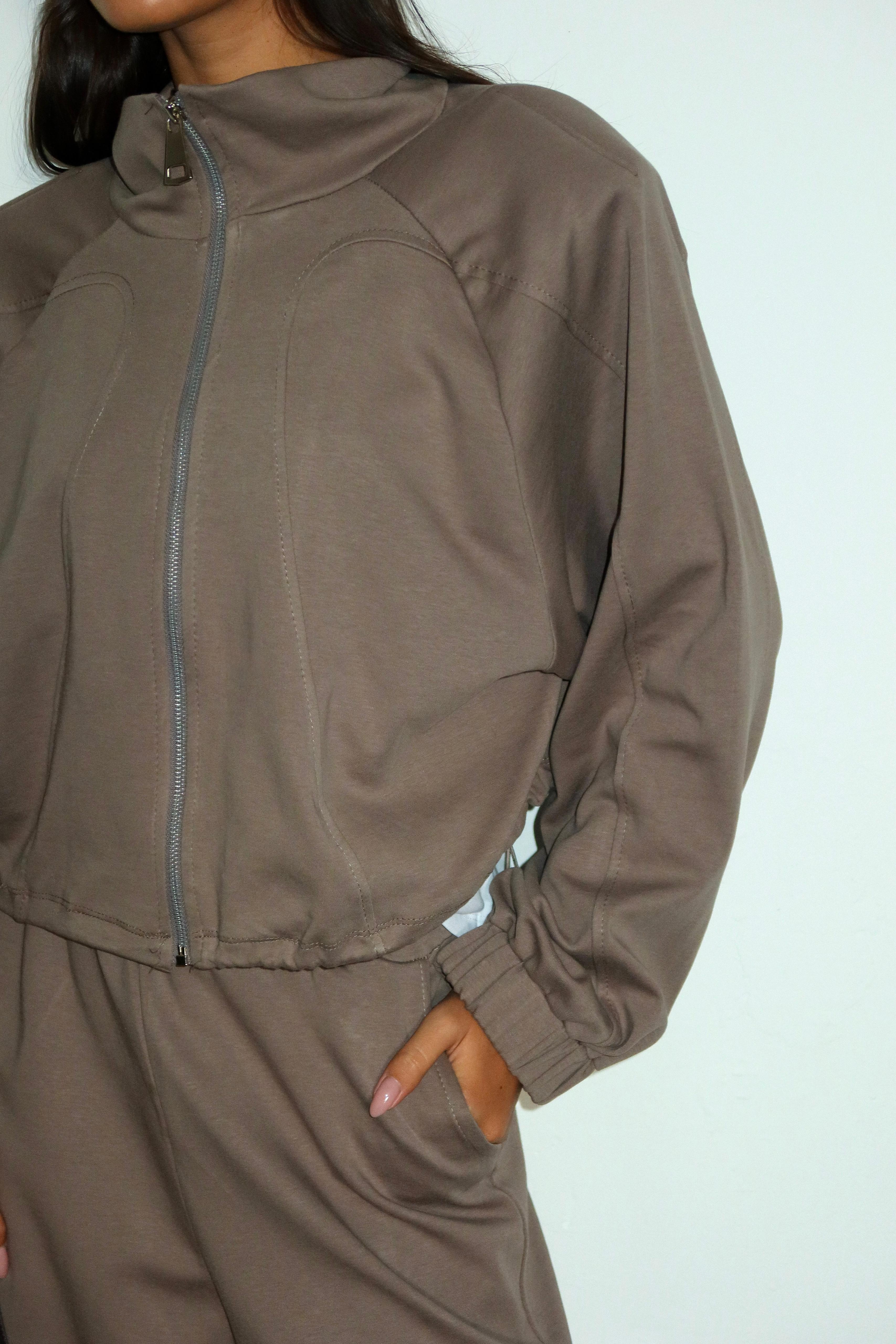 חליפת סופיה מוקה