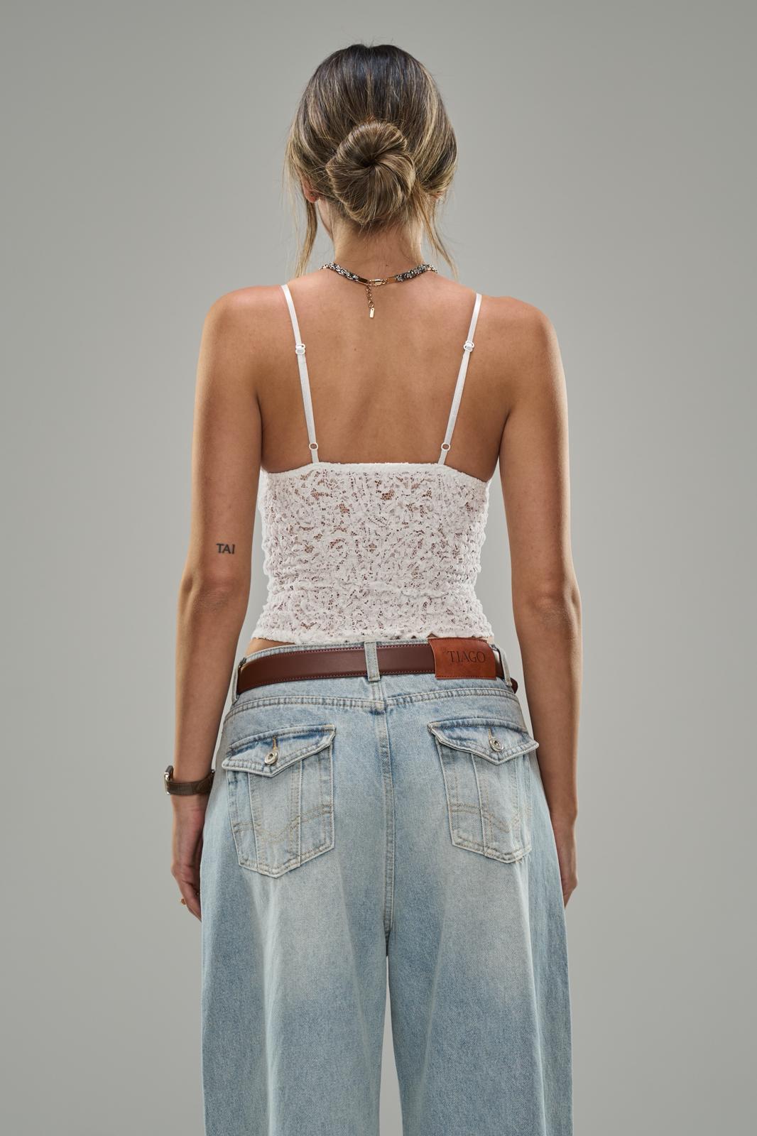 טופ לייסי לבן