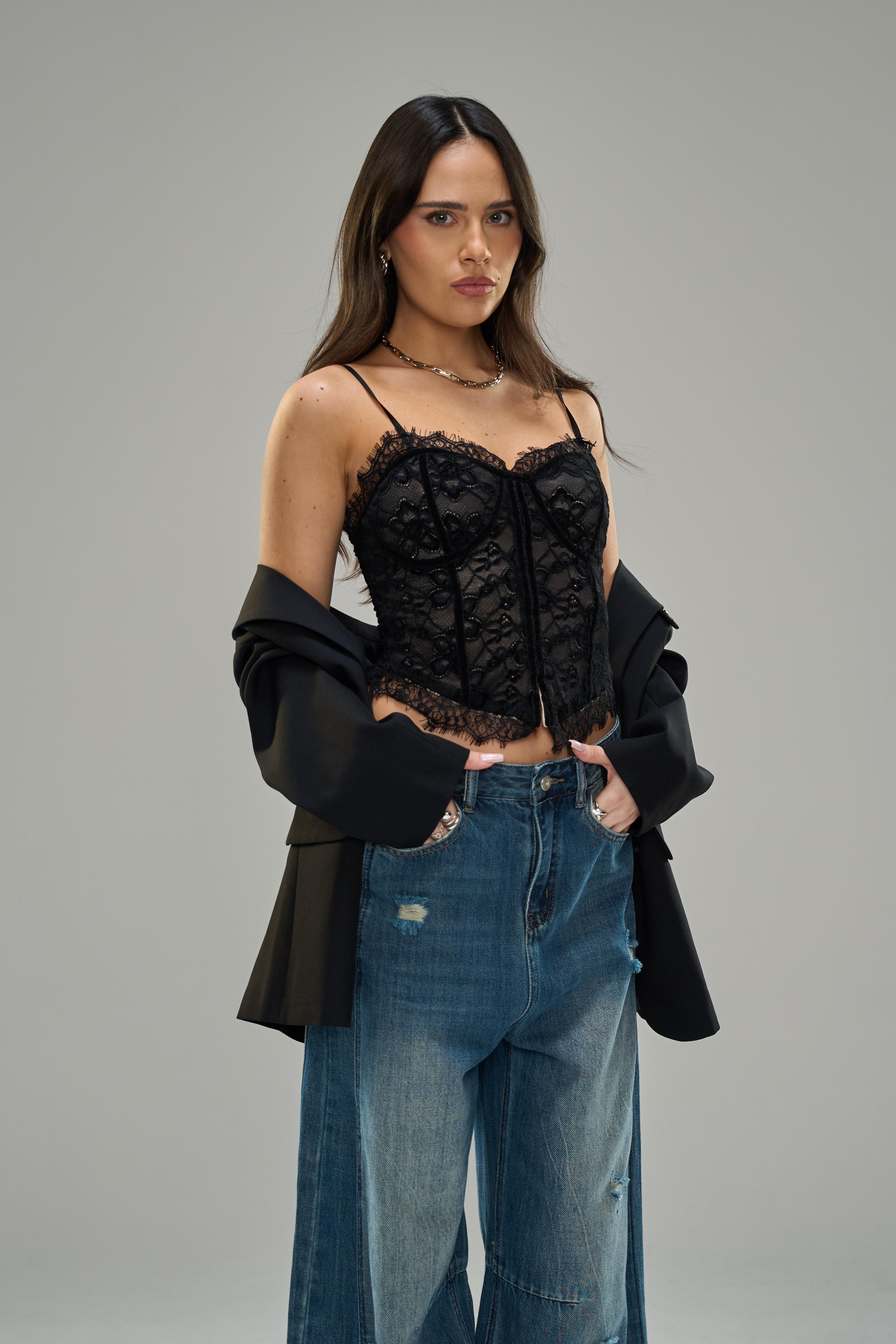 טופ לייסי שחור