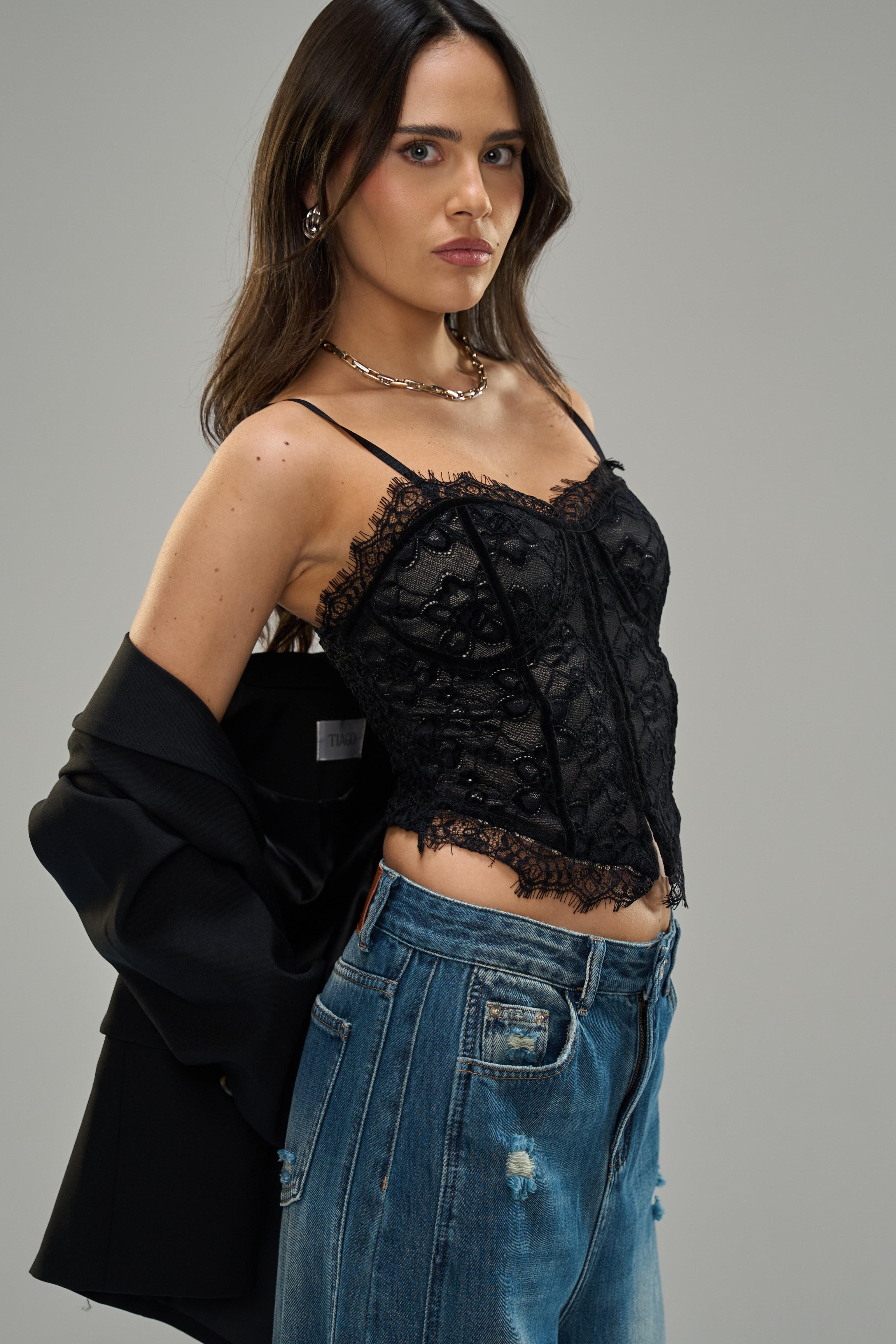 טופ לייסי שחור