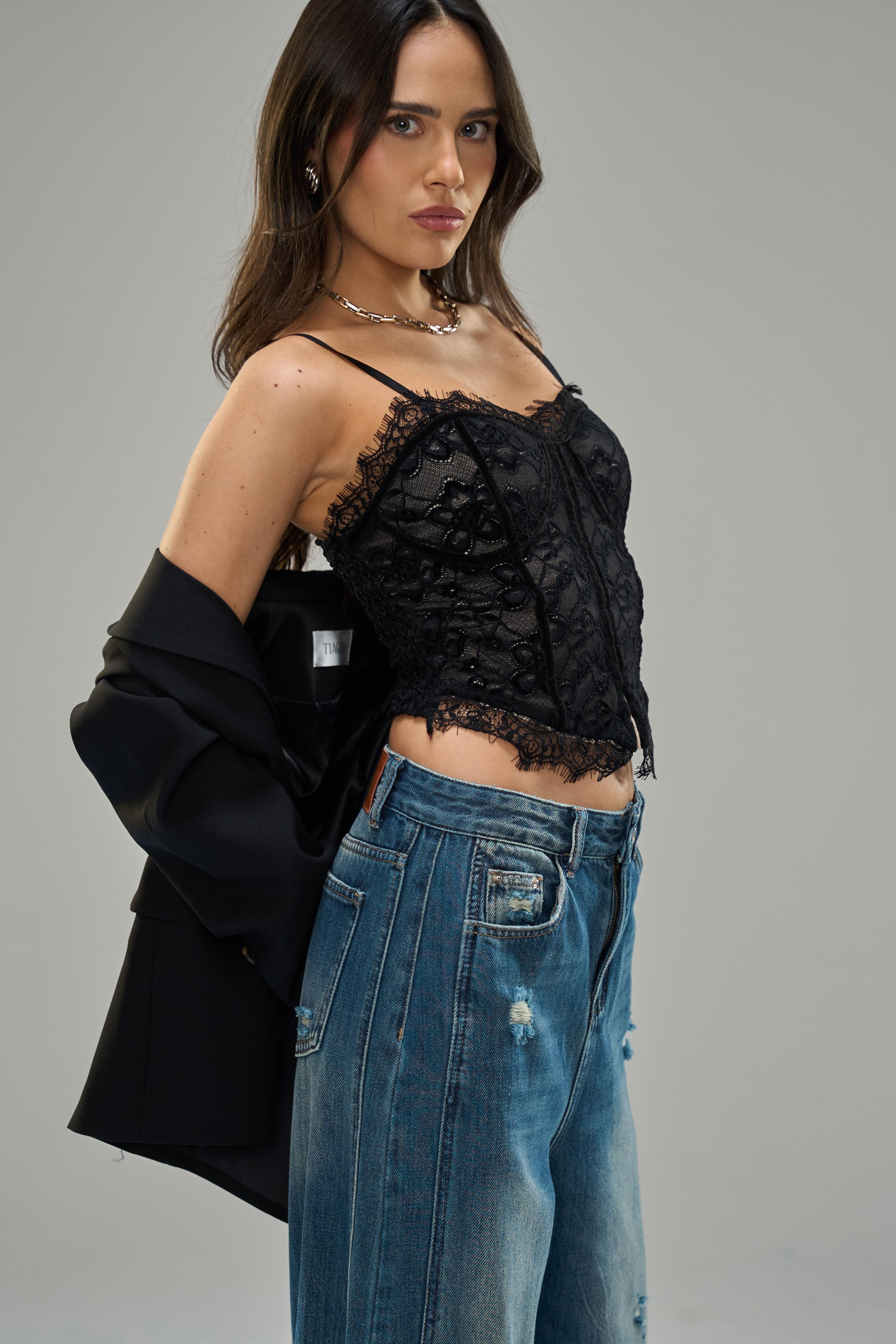 טופ לייסי שחור